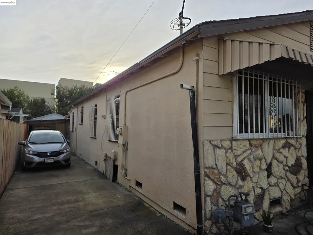 9821 E Street Oakland CA 94503