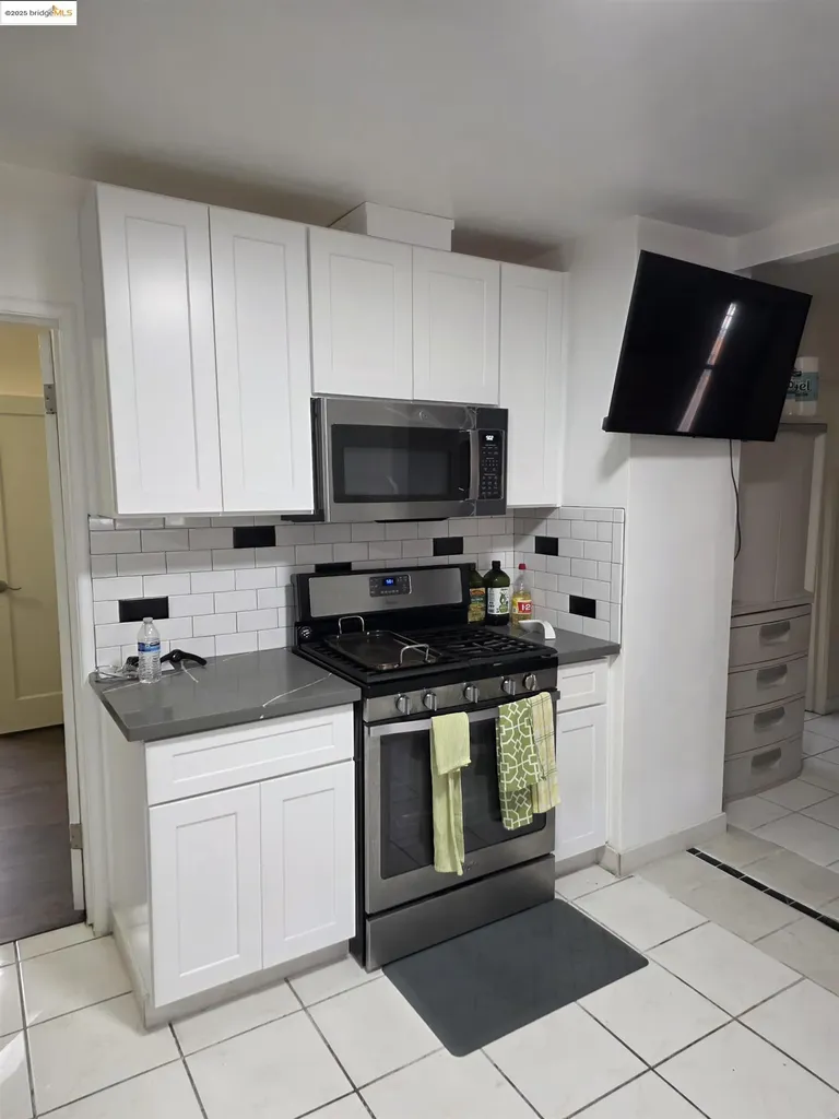 9821 E Street Oakland CA 94503