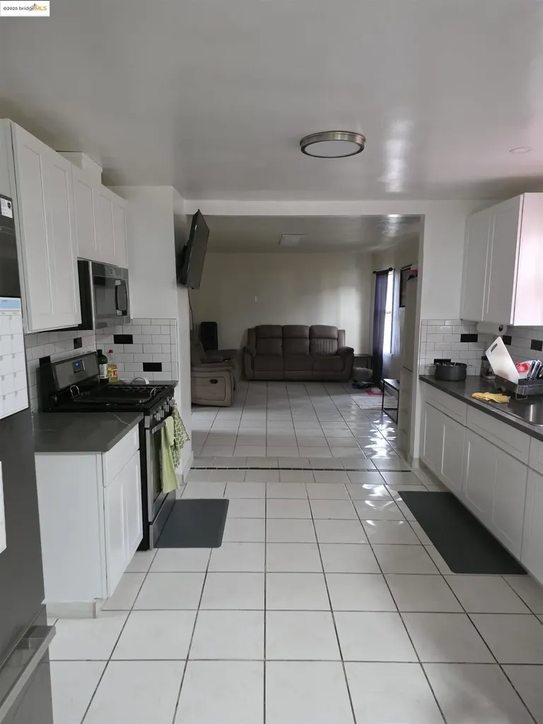 9821 E Street Oakland CA 94503