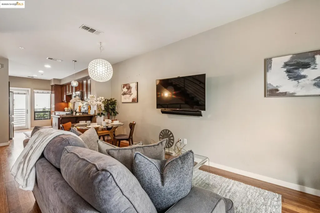 1211 Wood Street Oakland CA 94607