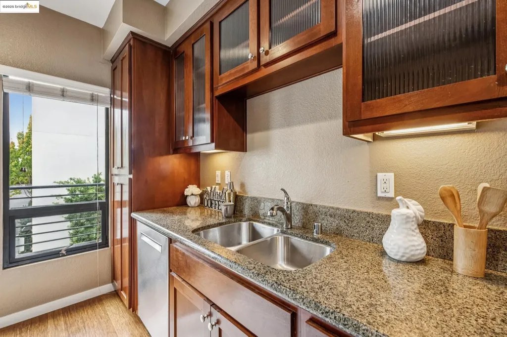 1211 Wood Street Oakland CA 94607