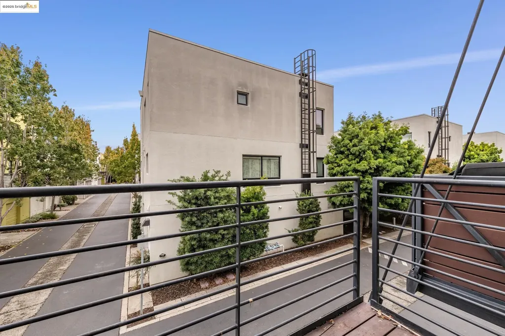 1211 Wood Street Oakland CA 94607