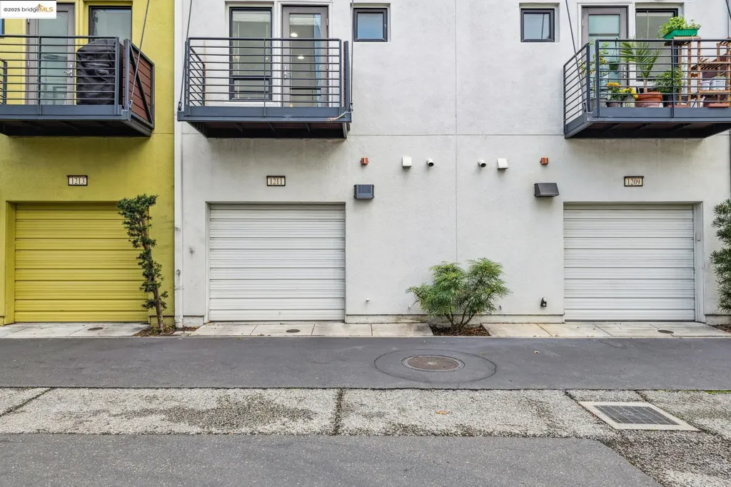 1211 Wood Street Oakland CA 94607