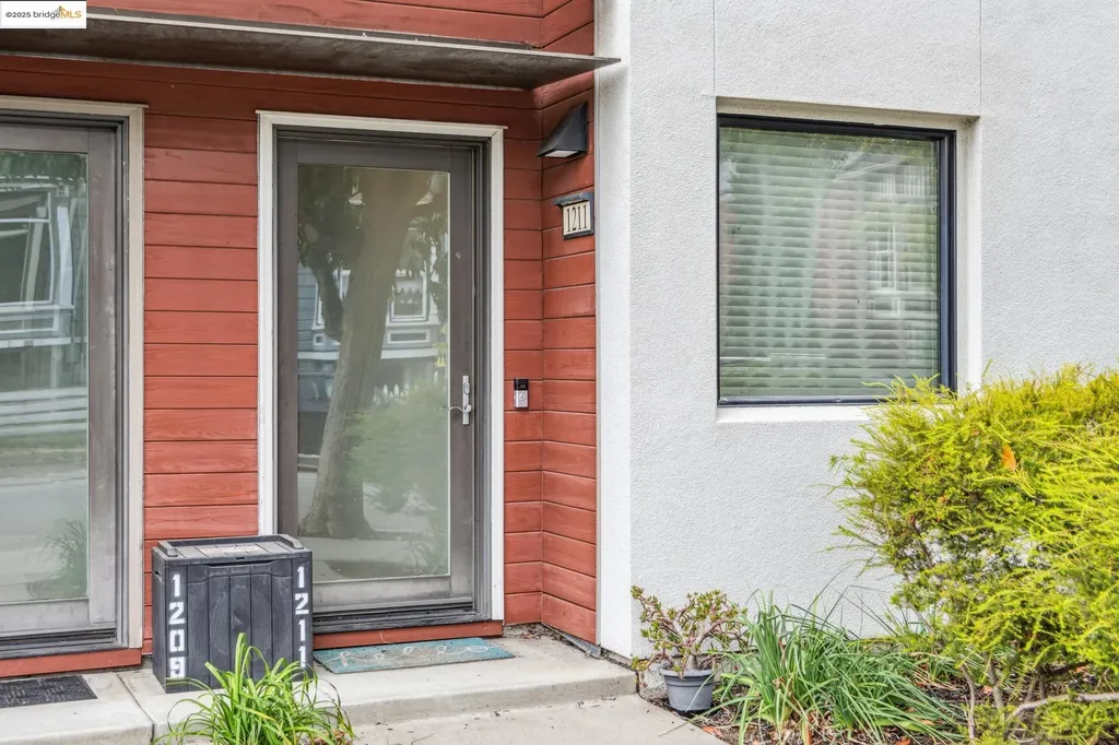 1211 Wood Street Oakland CA 94607