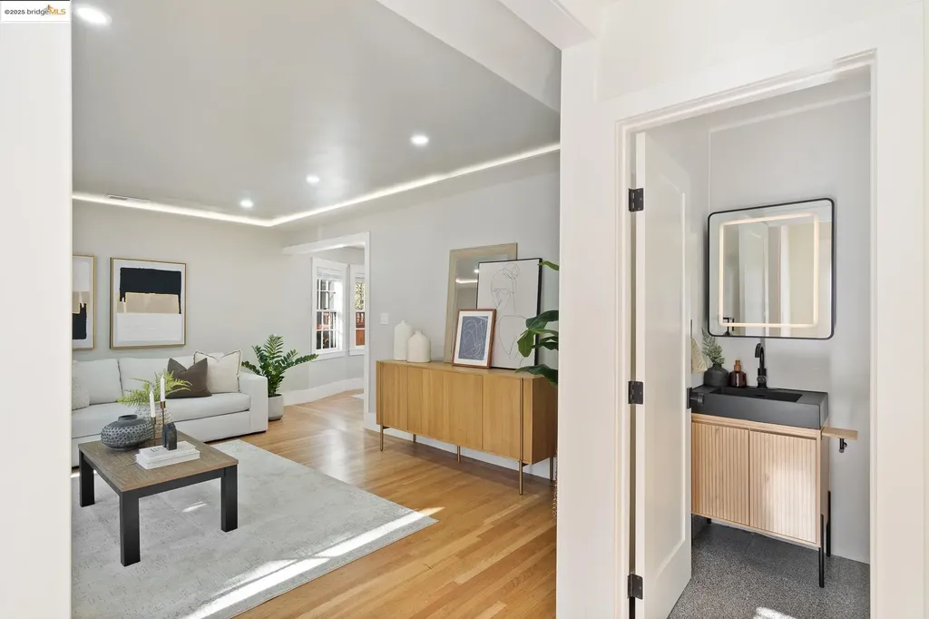 786 Trestle Glen Road Oakland CA 94610