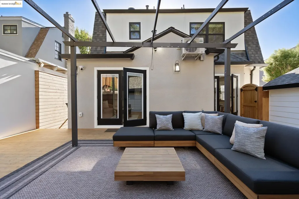 786 Trestle Glen Road Oakland CA 94610