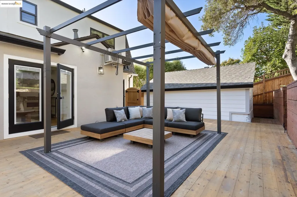 786 Trestle Glen Road Oakland CA 94610