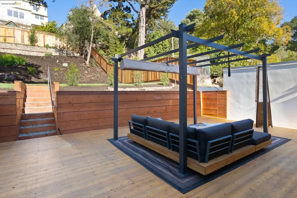 786 Trestle Glen Road Oakland CA 94610