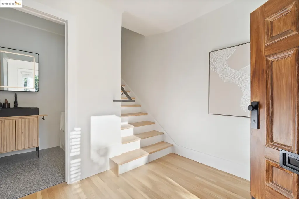 786 Trestle Glen Road Oakland CA 94610