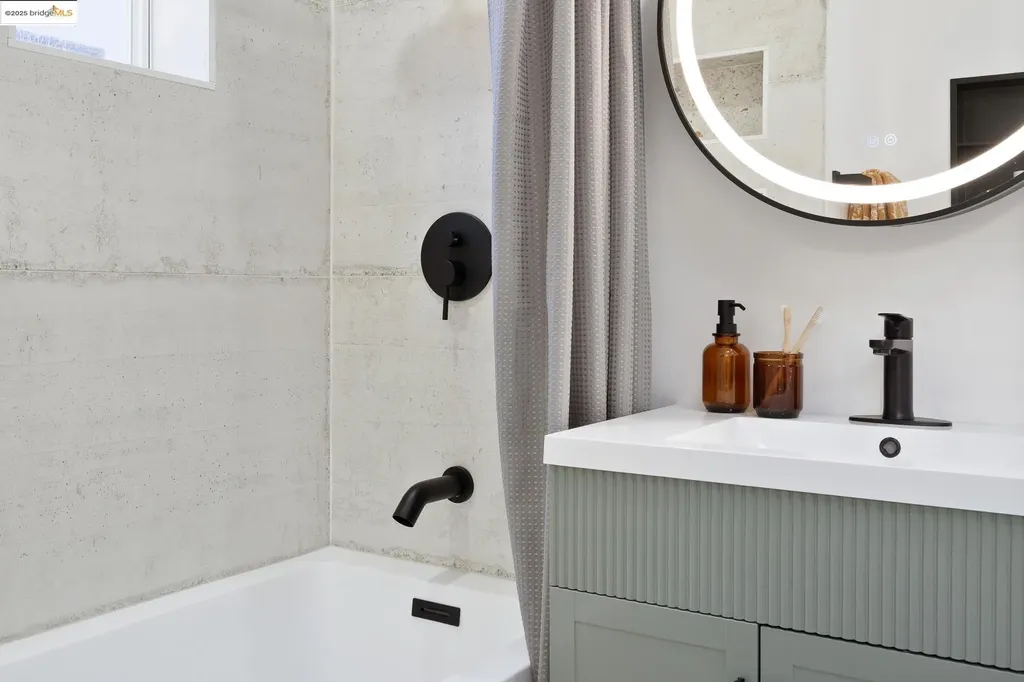 786 Trestle Glen Road Oakland CA 94610