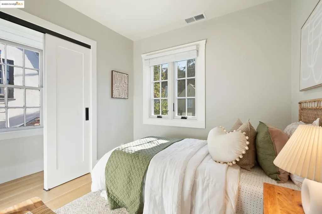 786 Trestle Glen Road Oakland CA 94610