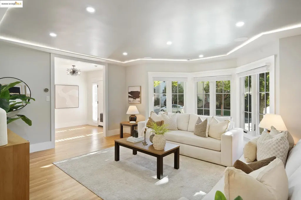 786 Trestle Glen Road Oakland CA 94610