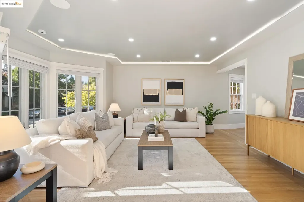 786 Trestle Glen Road Oakland CA 94610