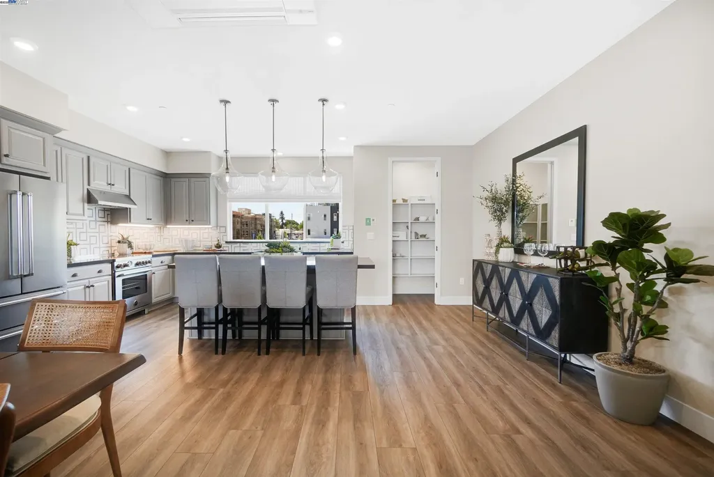 2256 Stanford Street Alameda CA 94501