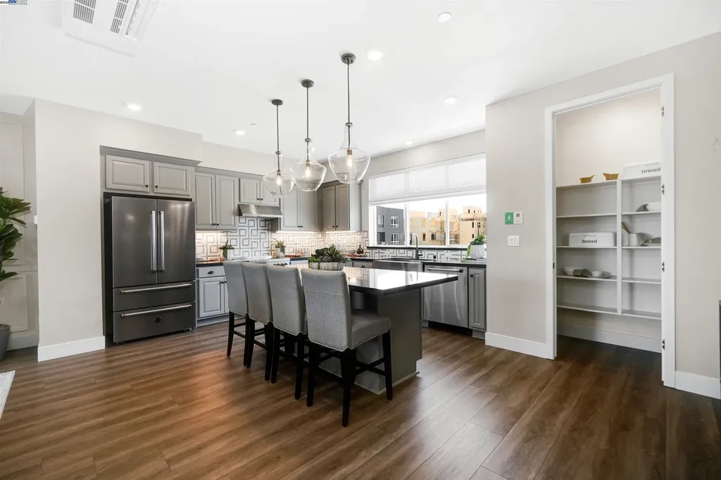 2256 Stanford Street Alameda CA 94501