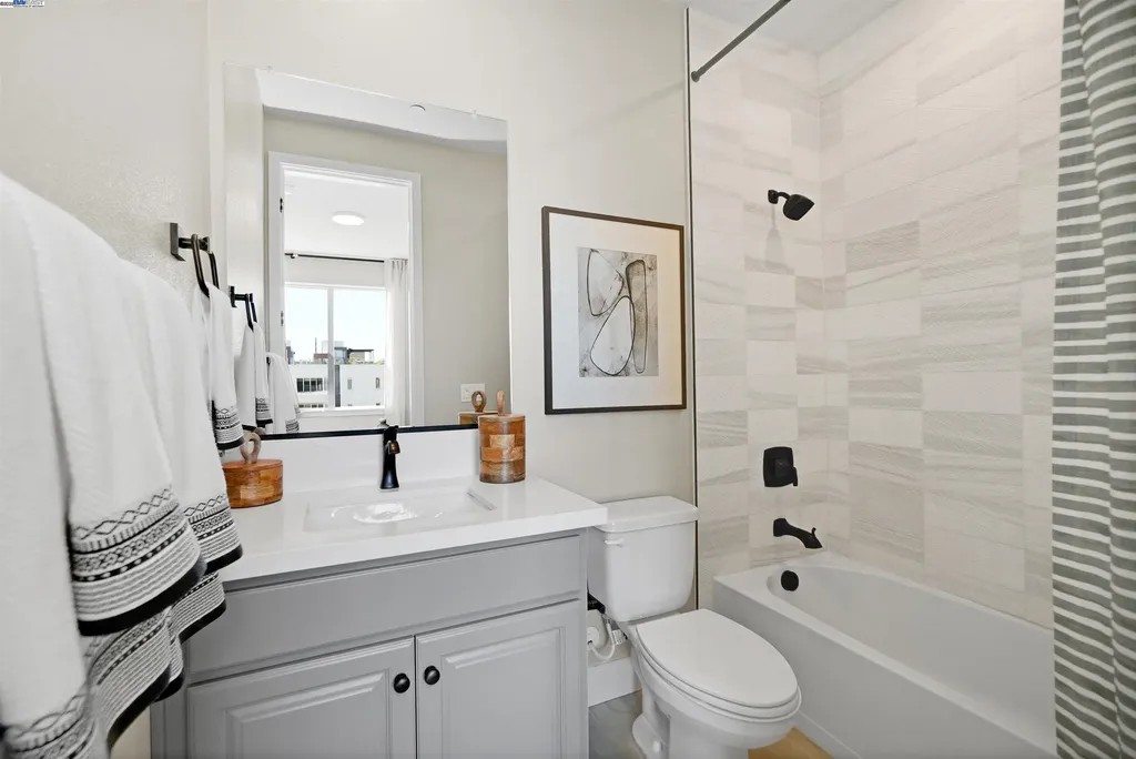 2256 Stanford Street Alameda CA 94501