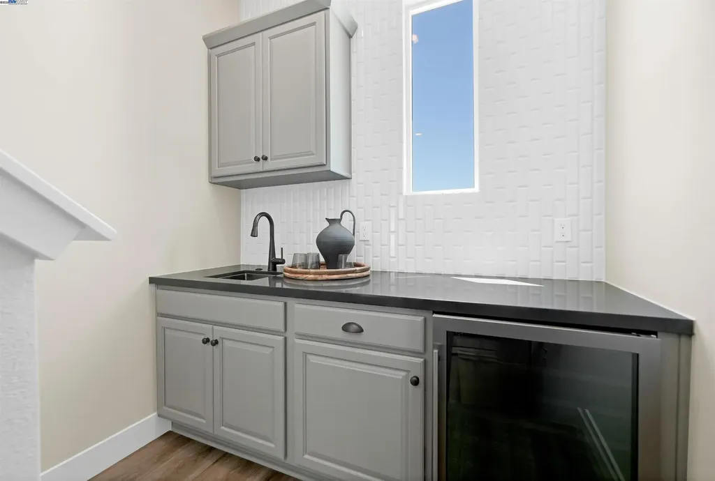 2256 Stanford Street Alameda CA 94501