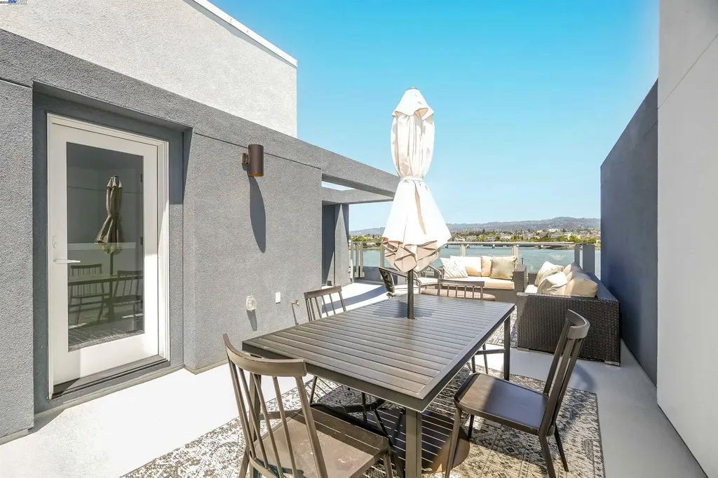 2256 Stanford Street Alameda CA 94501