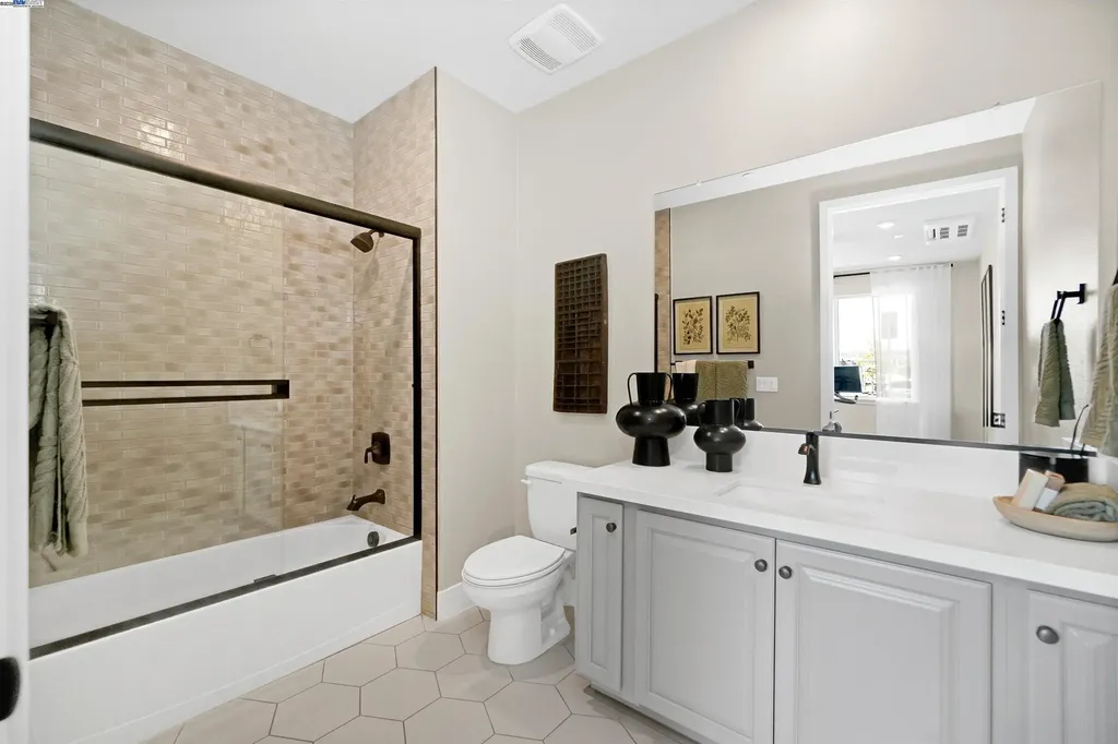 2256 Stanford Street Alameda CA 94501