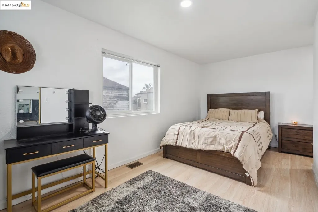 874 Pine Street Oakland CA 94607