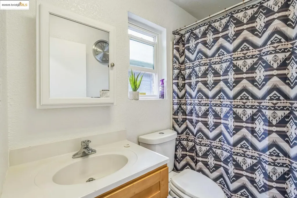 874 Pine Street Oakland CA 94607