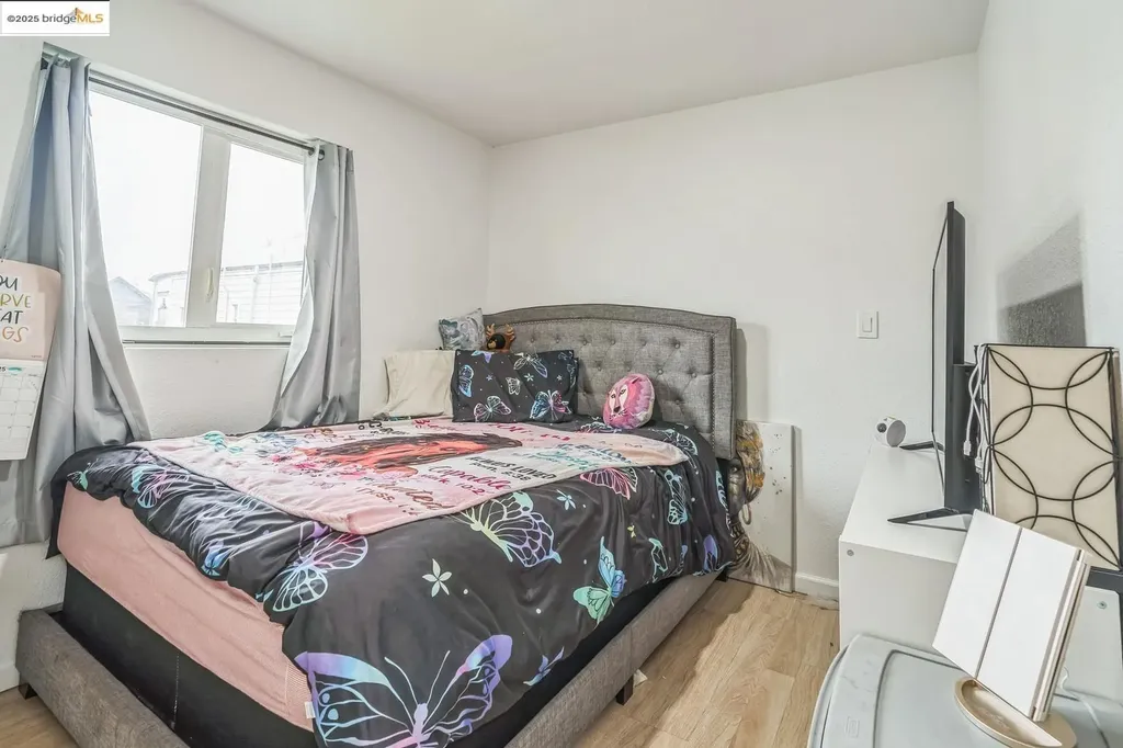 874 Pine Street Oakland CA 94607