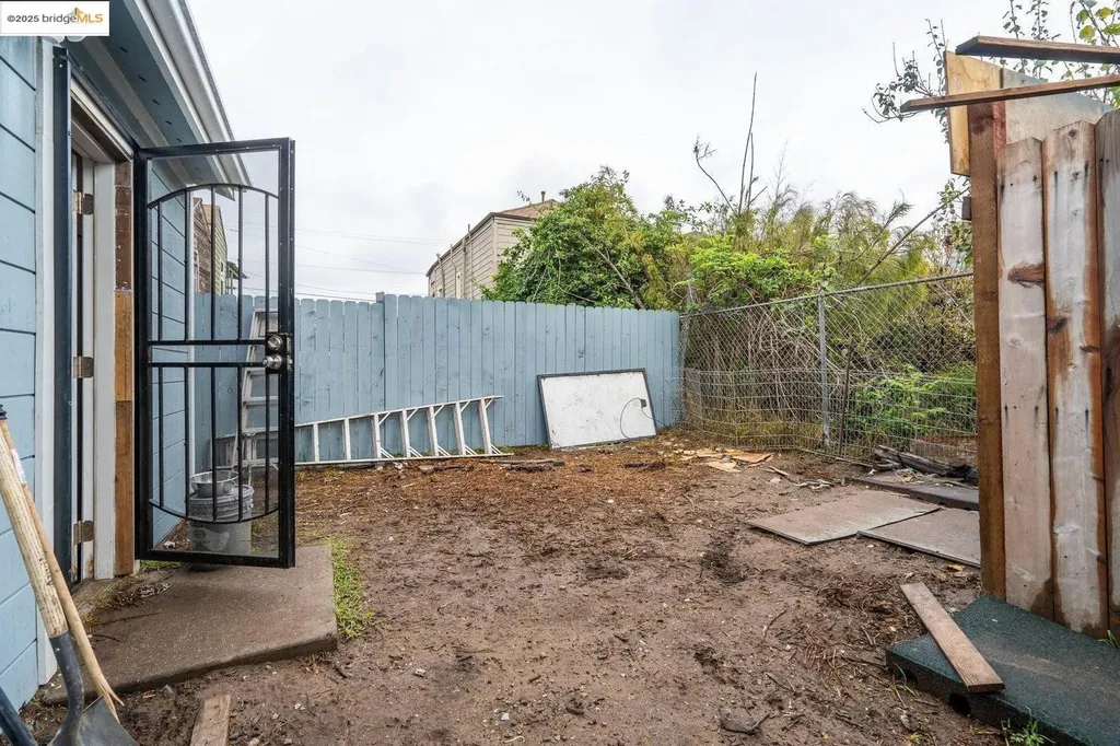 874 Pine Street Oakland CA 94607