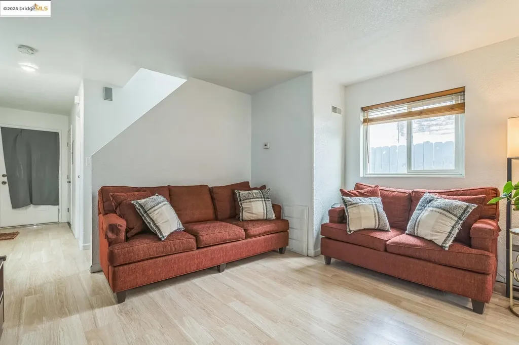 874 Pine Street Oakland CA 94607