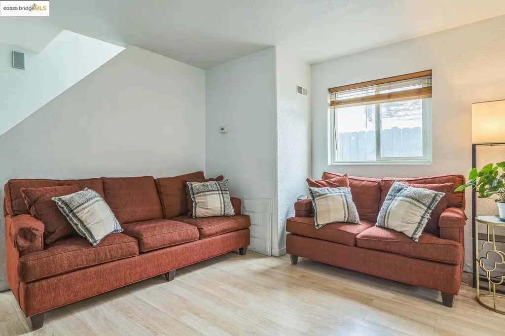 874 Pine Street Oakland CA 94607