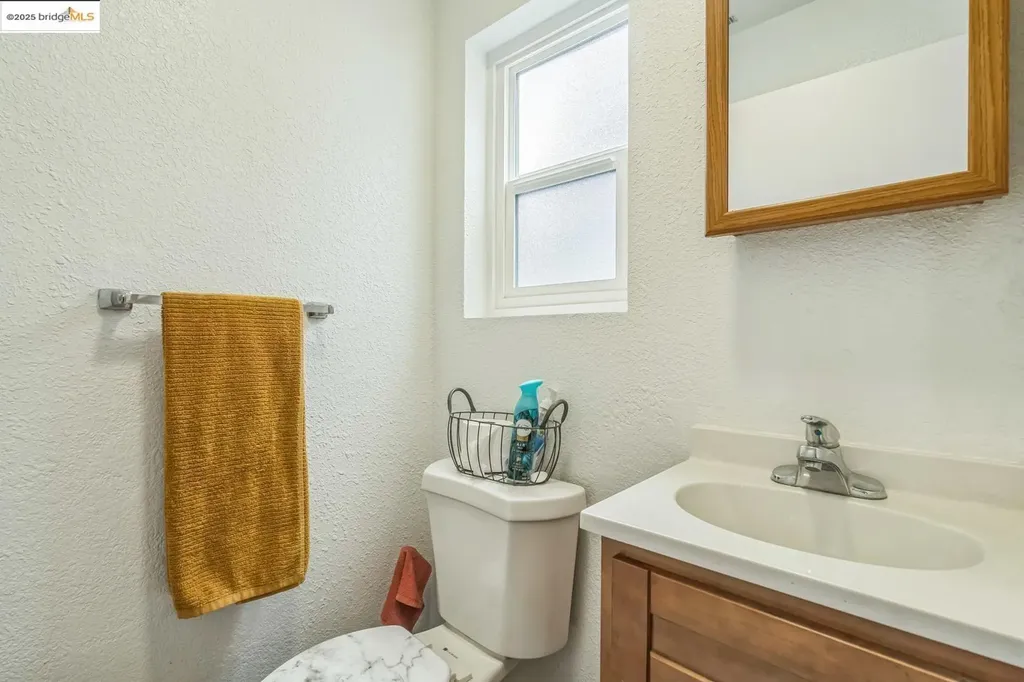 874 Pine Street Oakland CA 94607