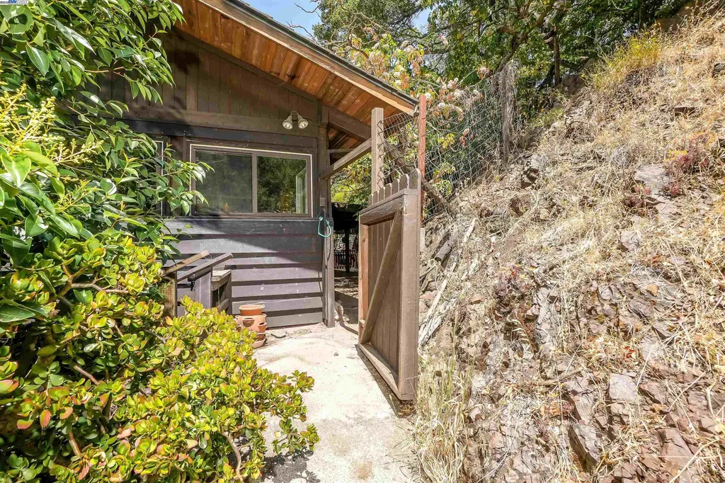 21 Red Rock Way San Rafael CA 94903