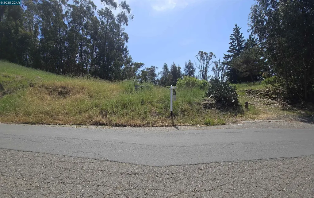 6595 Thorndale Drive Oakland CA 94611
