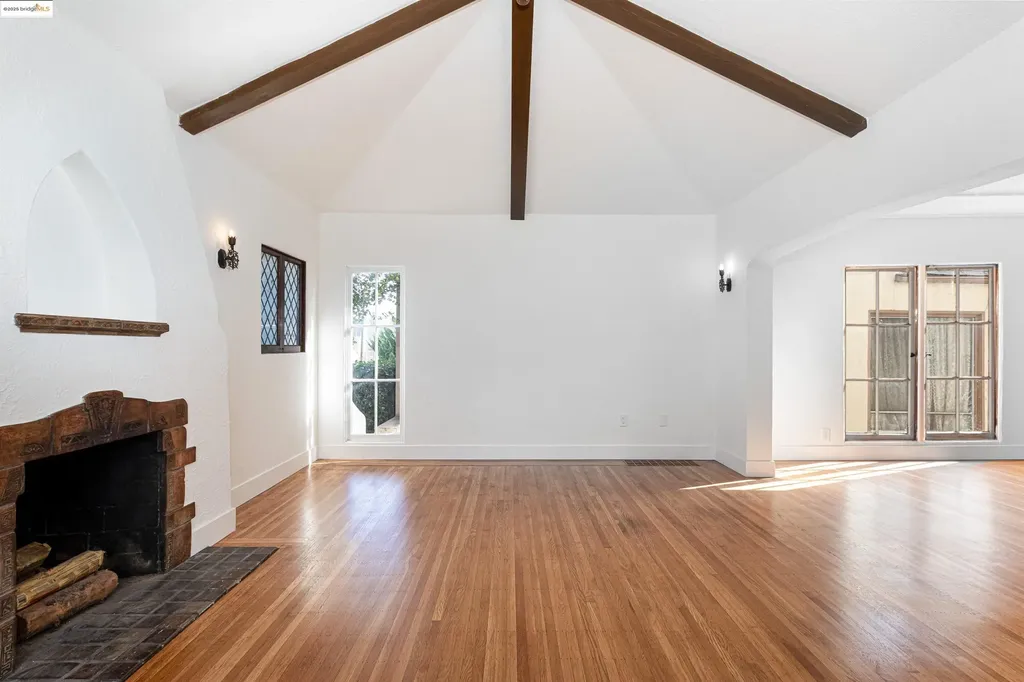 7601 Holly Street Oakland CA 94621