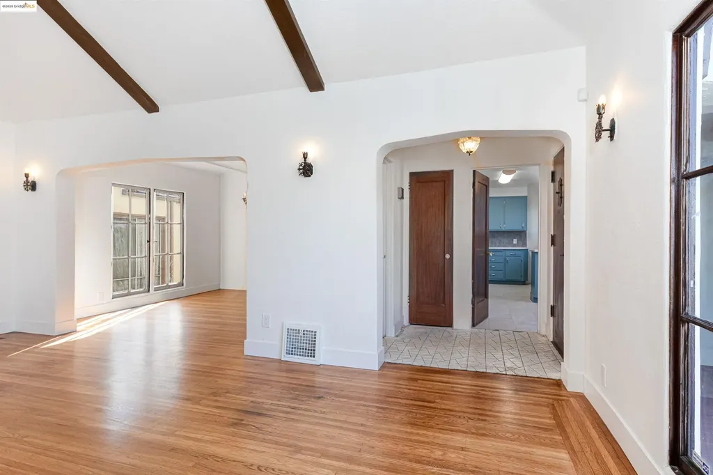 7601 Holly Street Oakland CA 94621