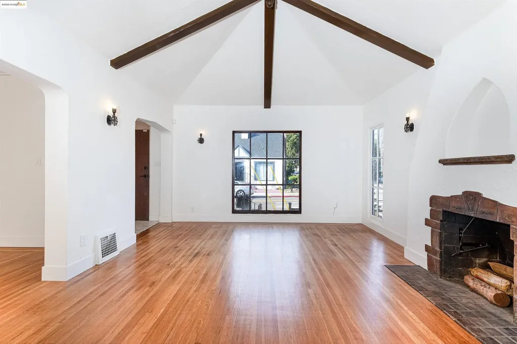 7601 Holly Street Oakland CA 94621