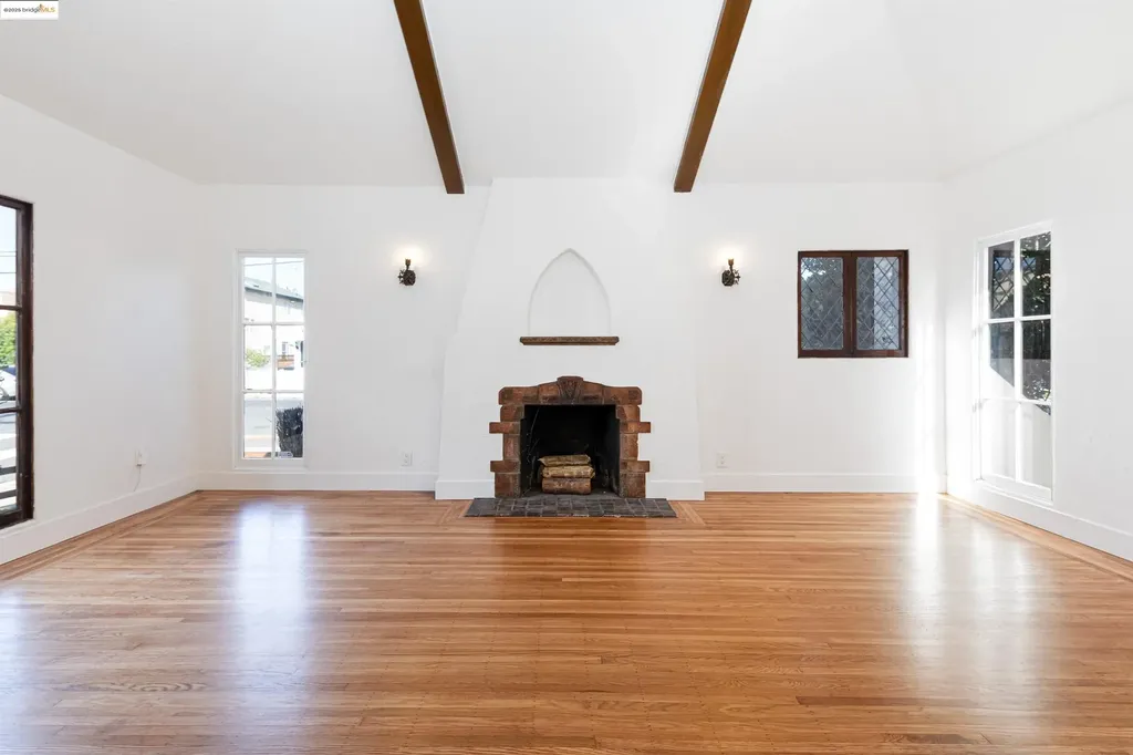 7601 Holly Street Oakland CA 94621