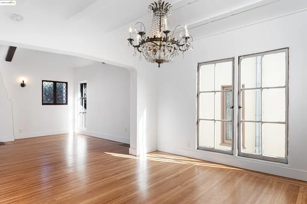 7601 Holly Street Oakland CA 94621