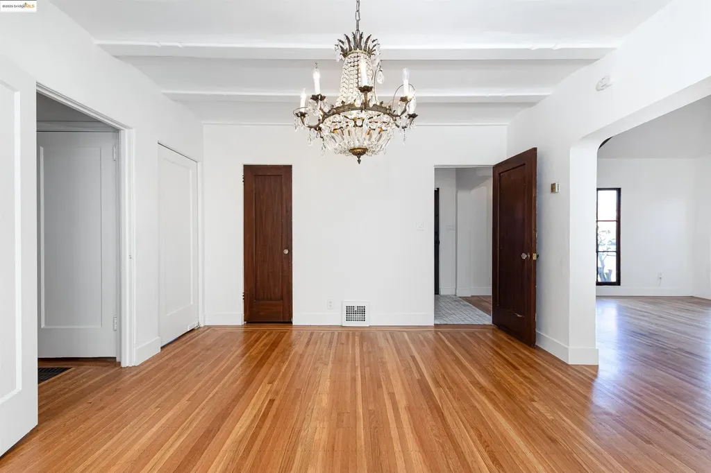 7601 Holly Street Oakland CA 94621