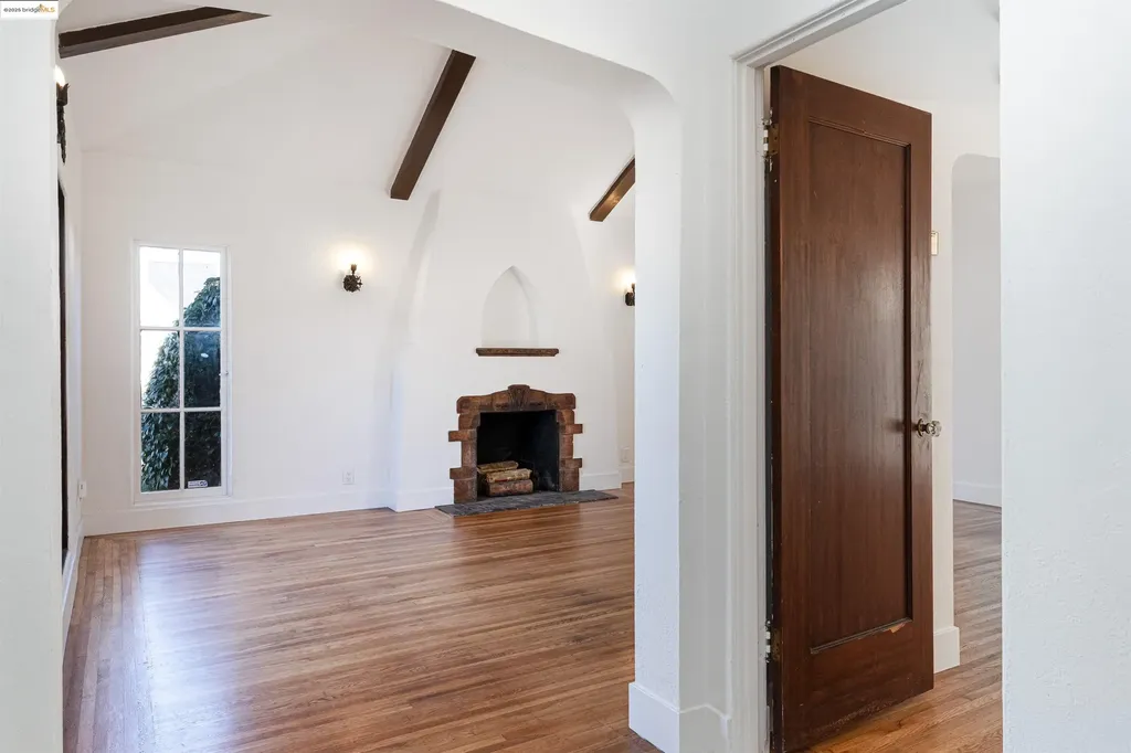 7601 Holly Street Oakland CA 94621