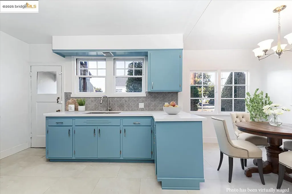 7601 Holly Street Oakland CA 94621