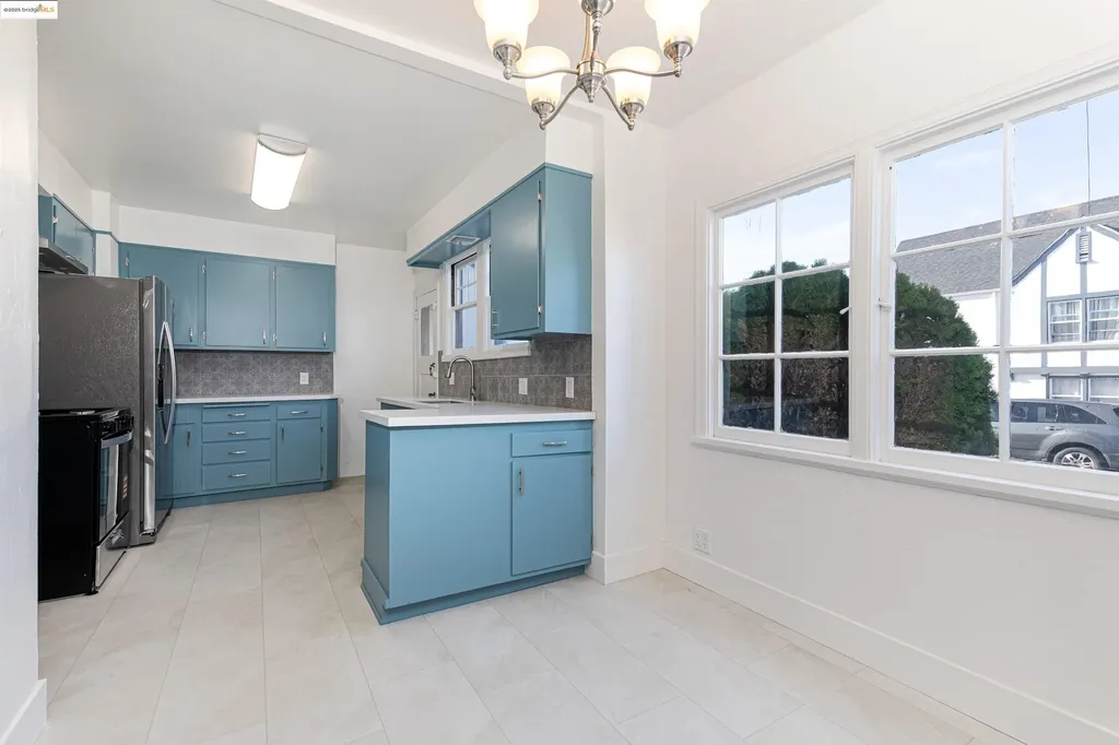 7601 Holly Street Oakland CA 94621