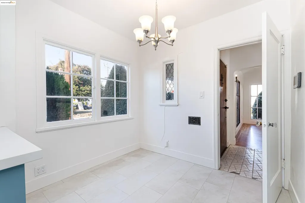 7601 Holly Street Oakland CA 94621