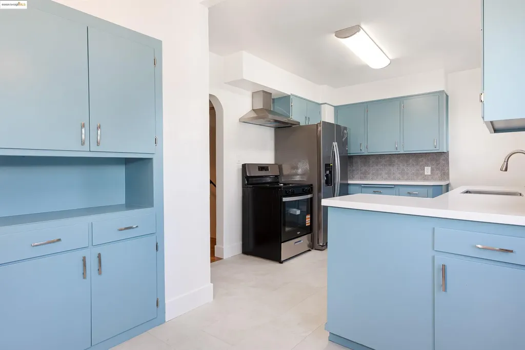 7601 Holly Street Oakland CA 94621