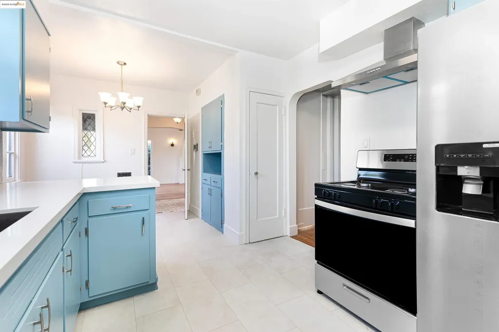 7601 Holly Street Oakland CA 94621