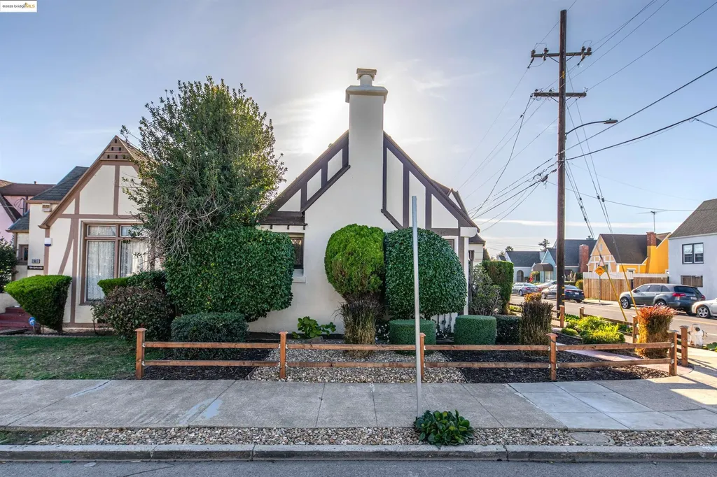 7601 Holly Street Oakland CA 94621