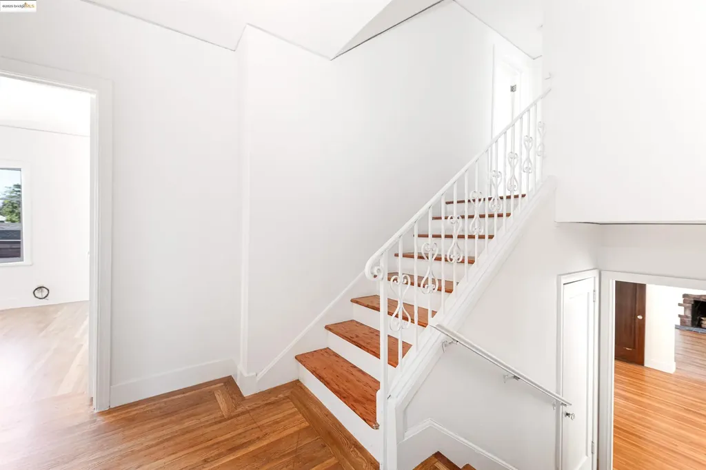 7601 Holly Street Oakland CA 94621