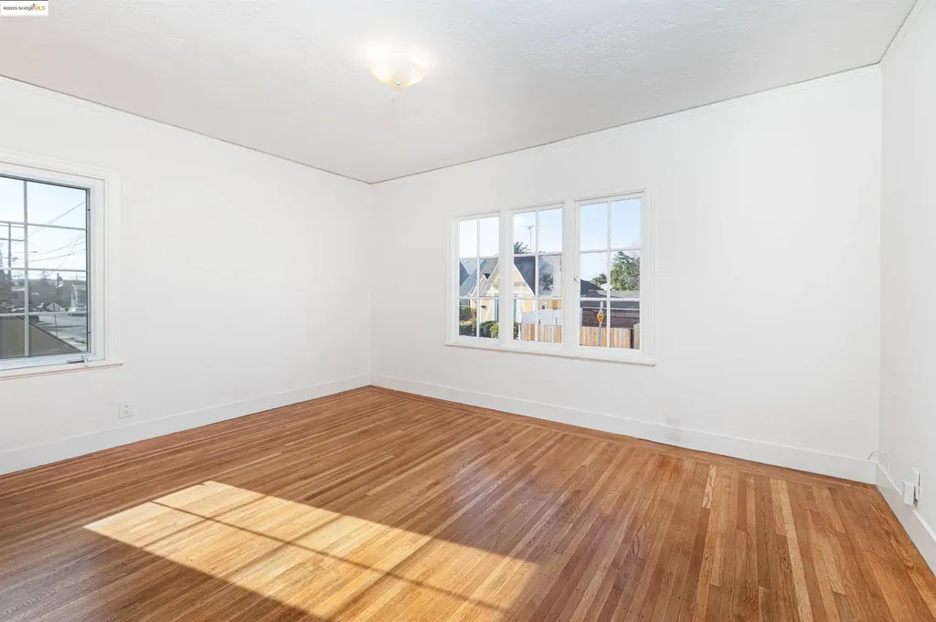 7601 Holly Street Oakland CA 94621