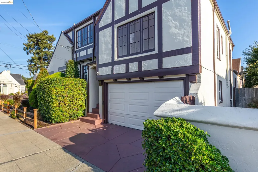 7601 Holly Street Oakland CA 94621