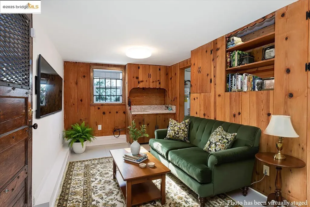 7601 Holly Street Oakland CA 94621