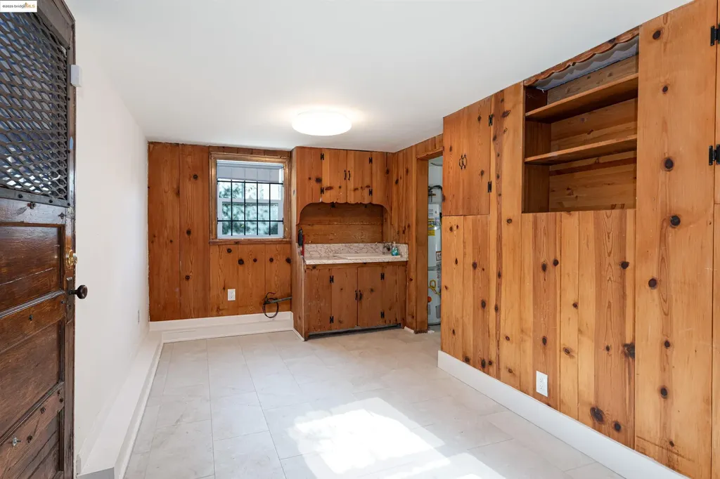 7601 Holly Street Oakland CA 94621